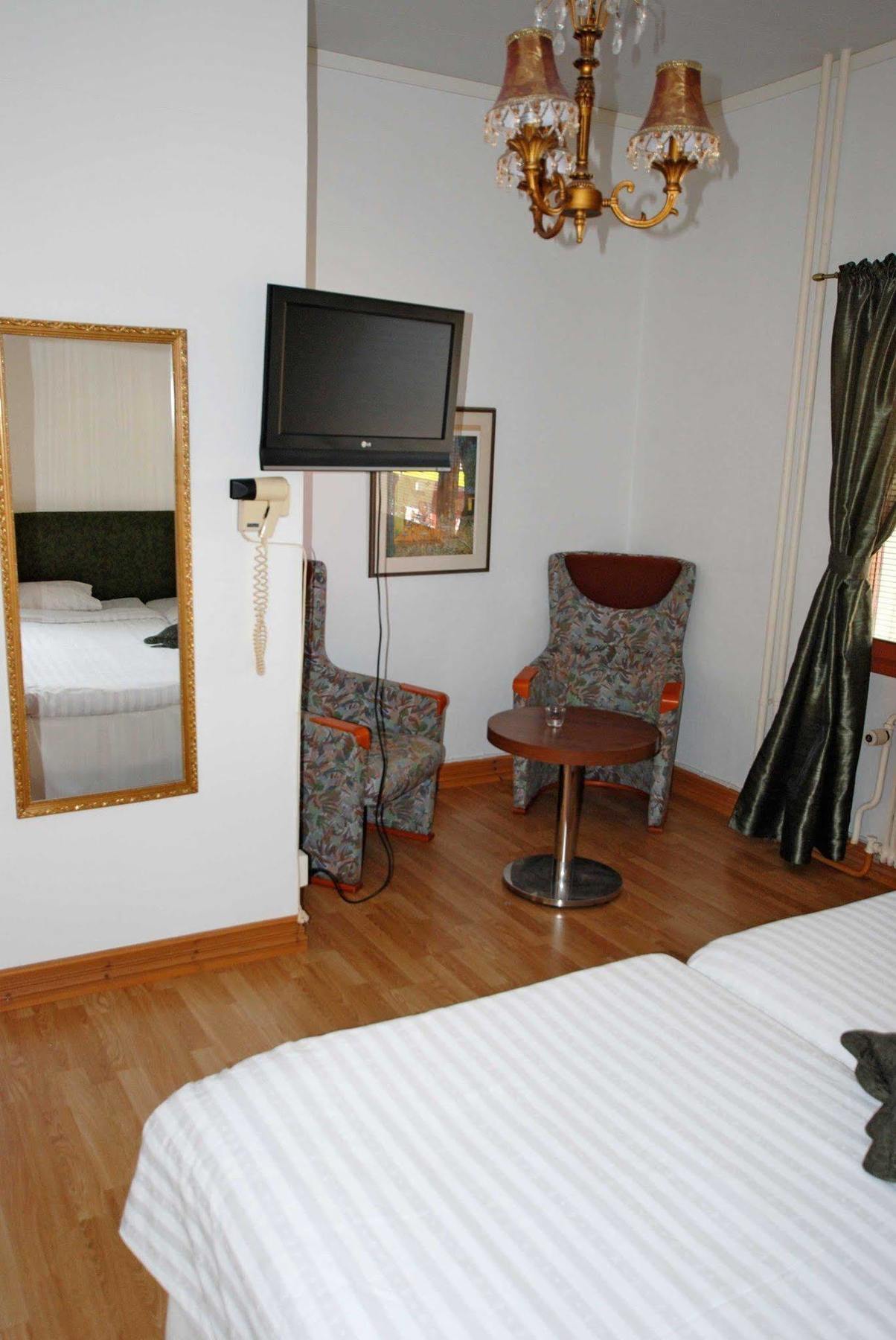 Avesta Stadshotell Bagian luar foto